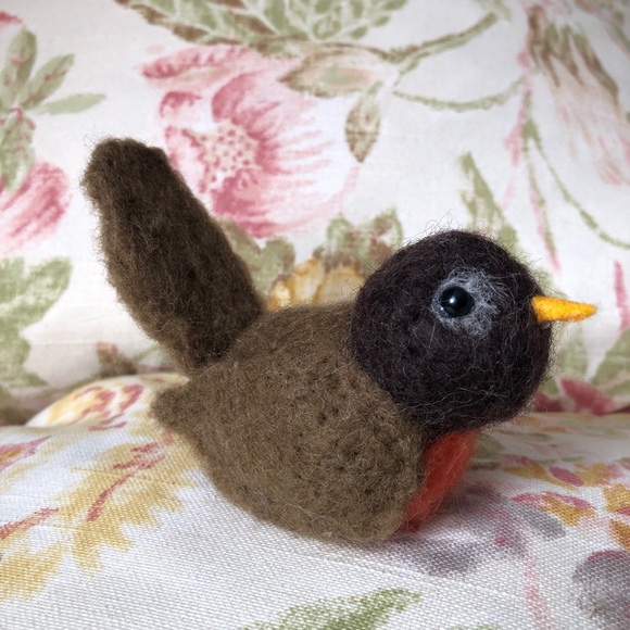 Needle Felted American Robin Bird - Picture 7 of 15